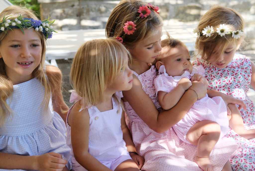 Bambini con abiti Maghi e Maci